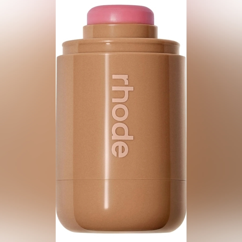 RHODE Pocket Blush. Color: Sleepy Girl